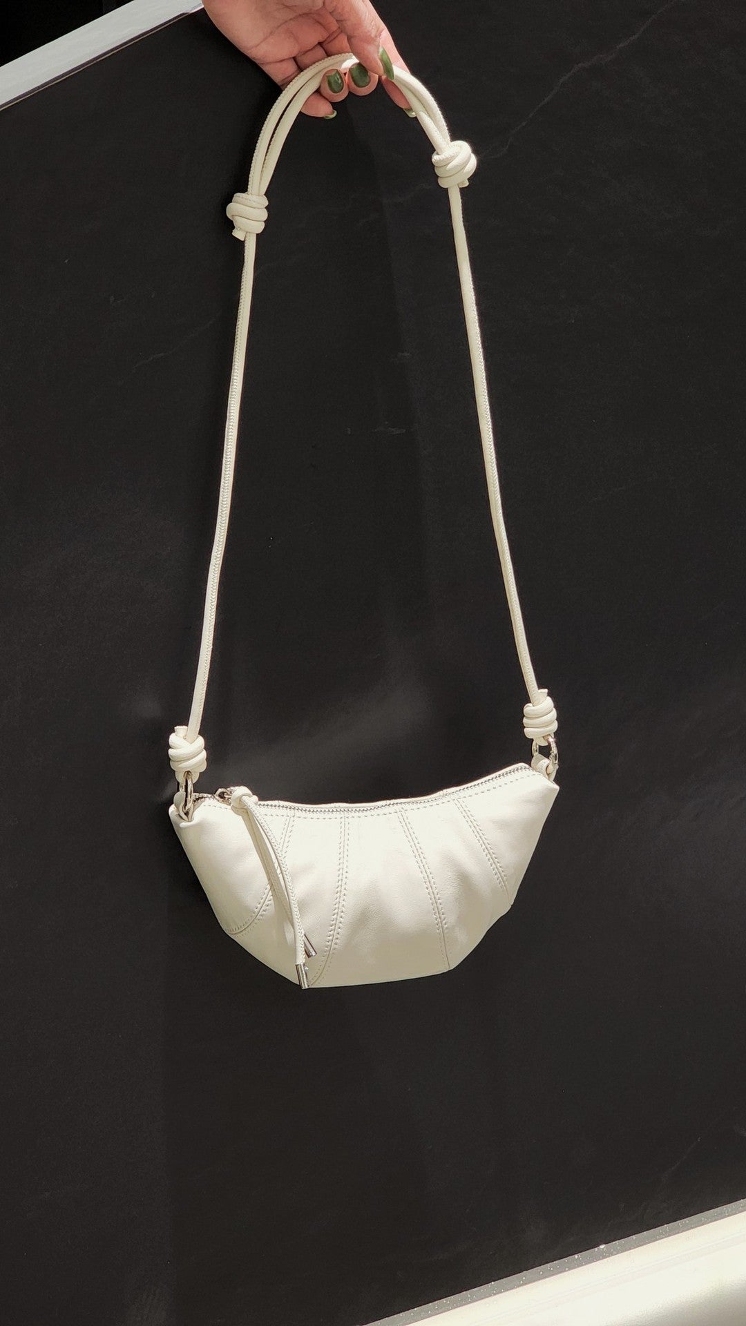 Women's Sheepskin Horn Dumpling Niche Design For Women's Messenger Bag