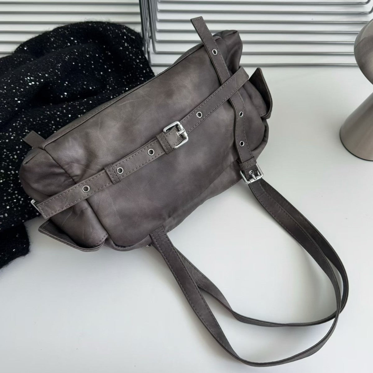 Women's Niche Motorcycle Rivet Design Bowling Underarm Women's Shoulder Bag