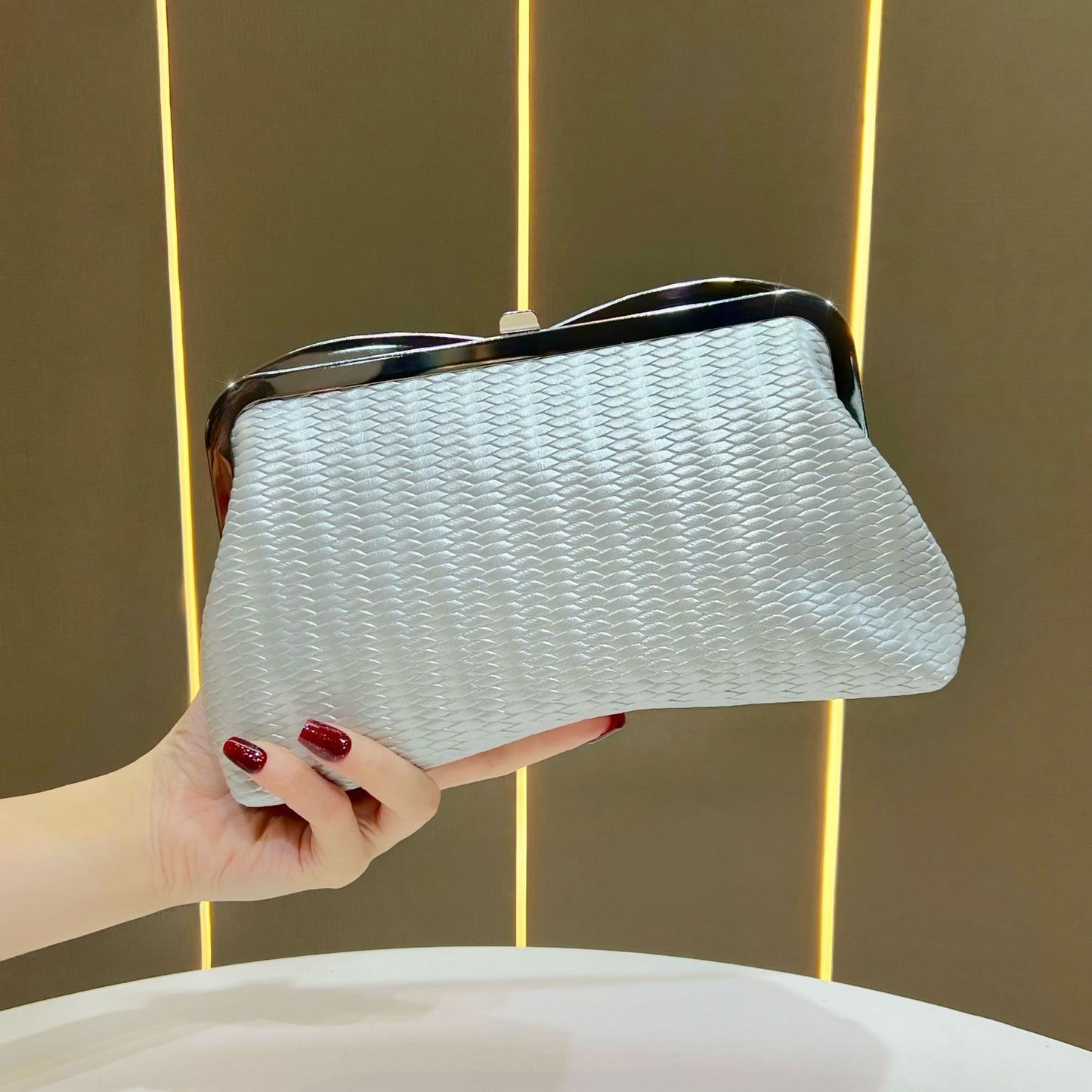 Women's Hand Holding High Fashion Elegant Men's Handbags