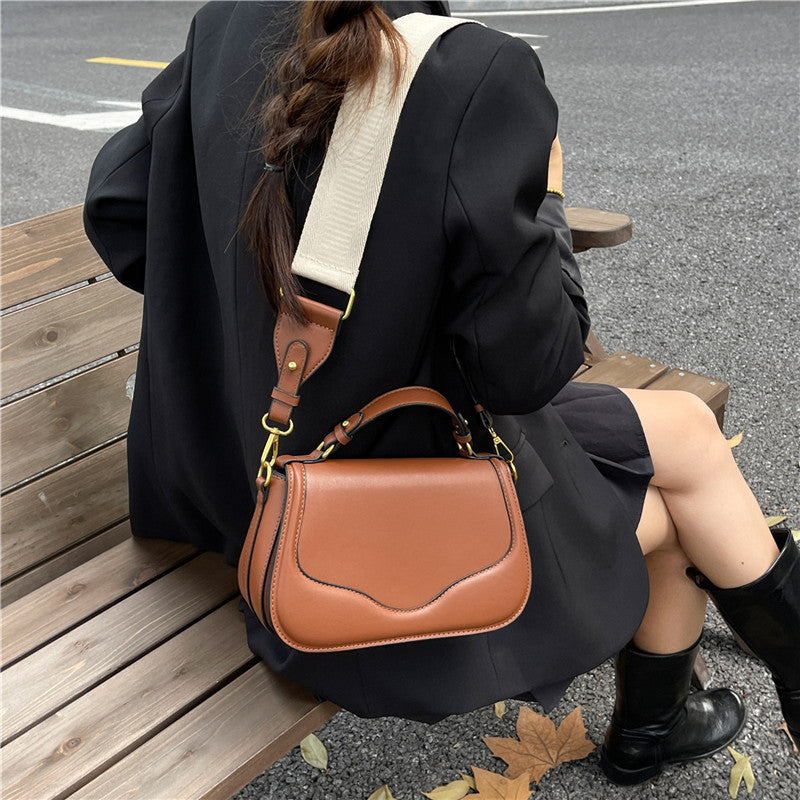 Women's Autumn Fashion Commuter Leisure Saddle Handbags