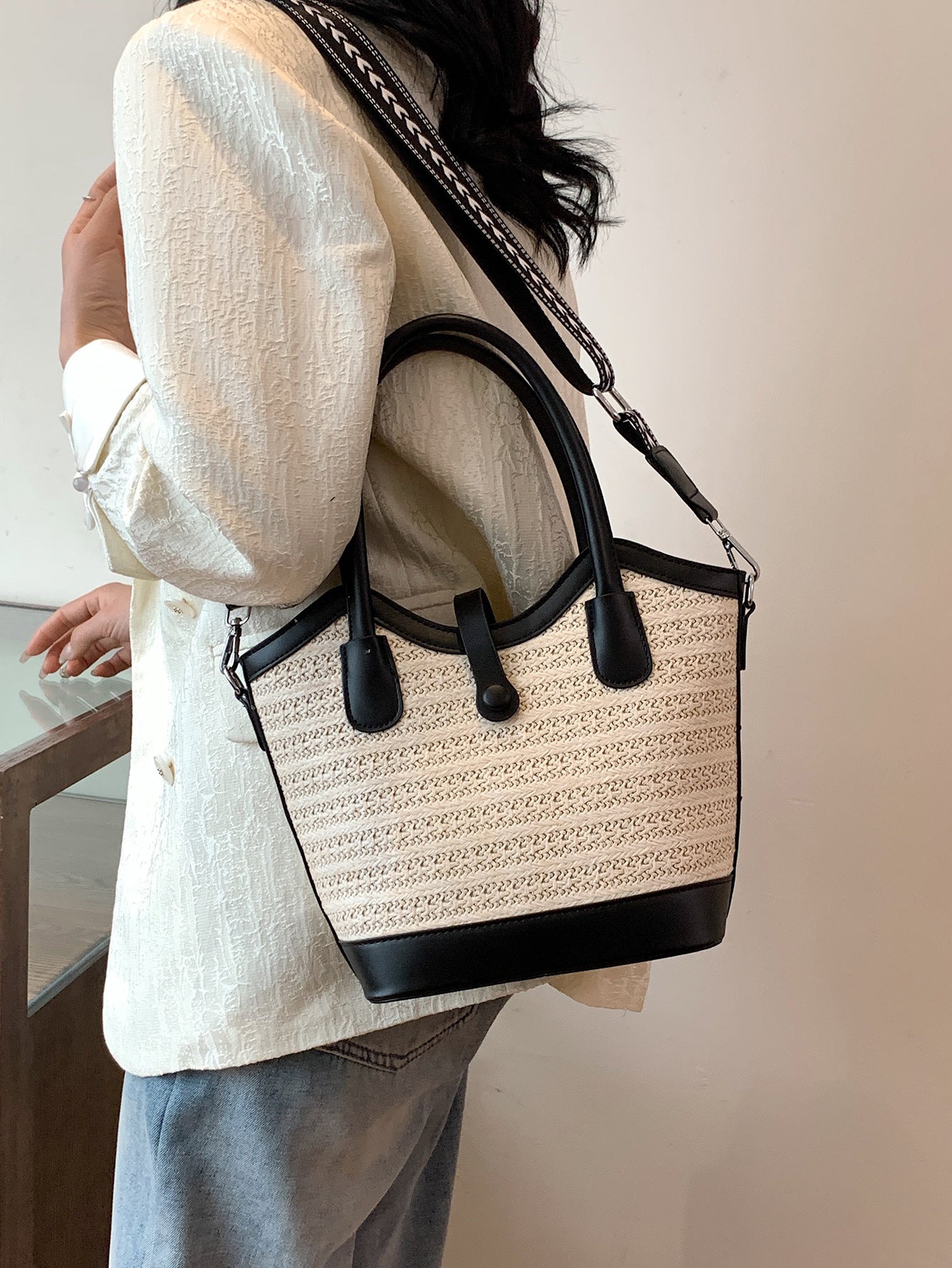 Women's Large Capacity Woven Fashion Straw Seaside Bucket Bags
