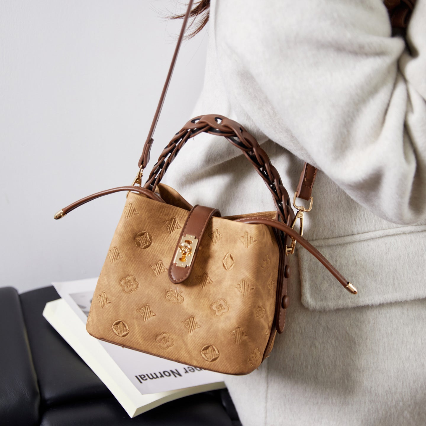 Women's Fashion Embossed Commute High Sense Bucket Bags