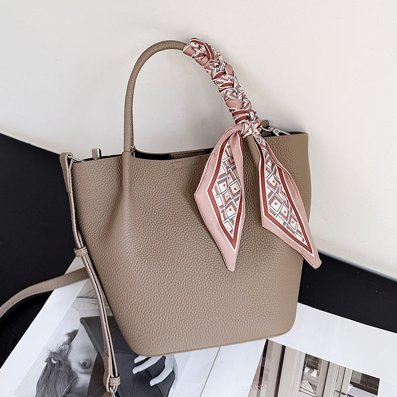 Women's Genuine Leather Large Capacity First Layer Cowhide Commuter Women's Messenger Bag