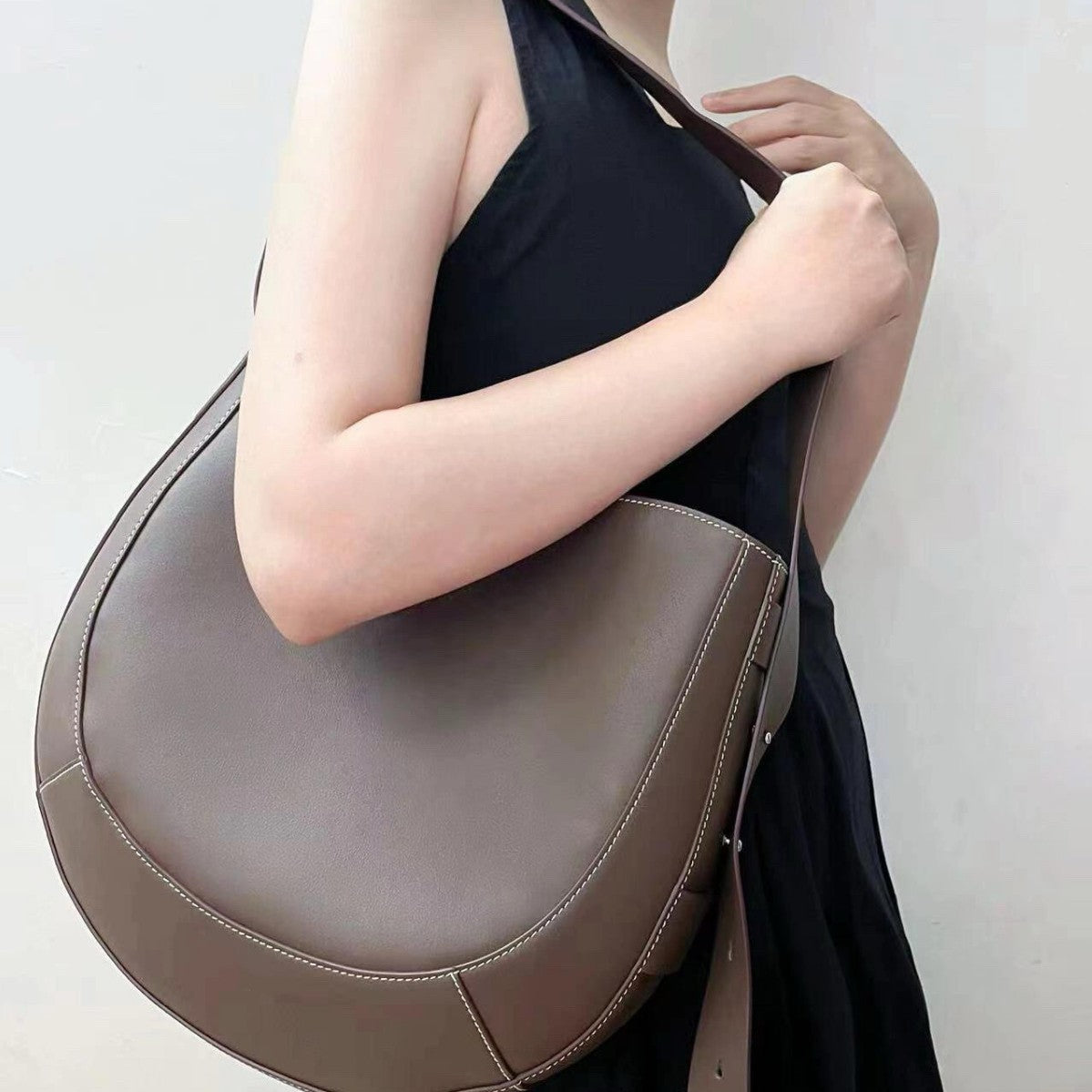Shirley Mild Luxury Retro Niche Cowhide Large Capacity Women's Messenger Bag