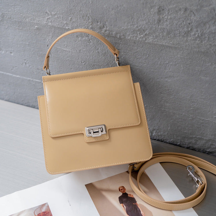 Women's Retro Stylish Good Texture Daily Outing Hand Handbags