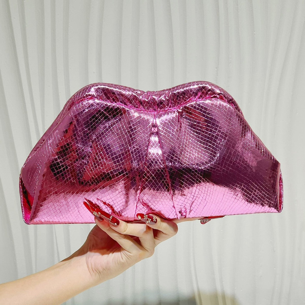 Shiny Fashionable Exquisite Textured Simple Light Dinner Bag