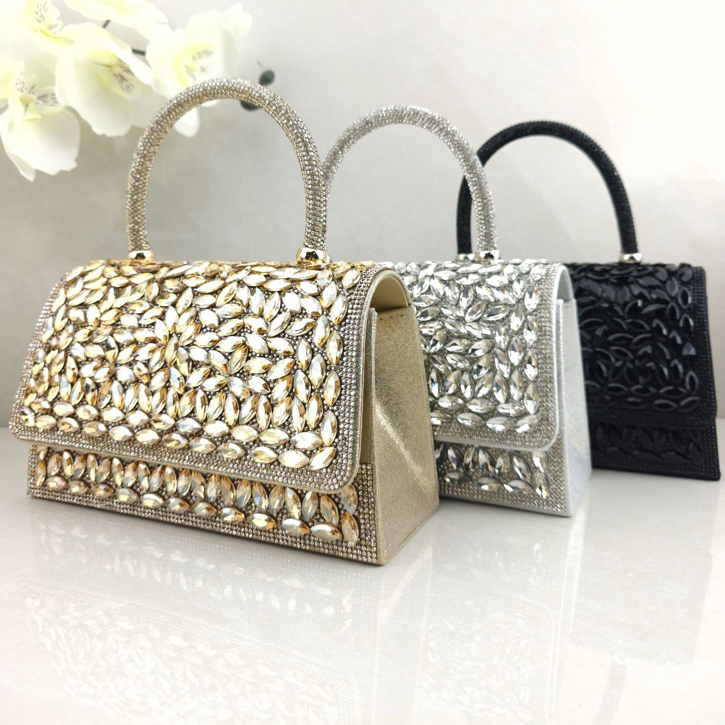 Women's Delicate Diamond Clutch Flap Hand Holding Dinner Bag