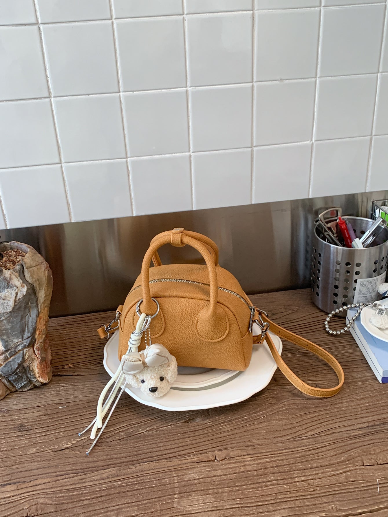 Women's Hand Holding Pillow Fashion Commuter Daily Women's Messenger Bag