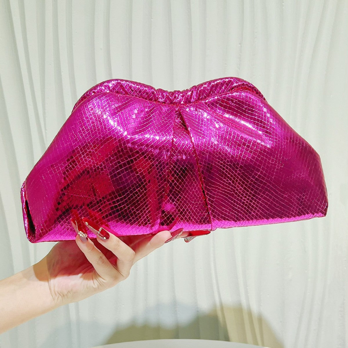 Shiny Fashionable Exquisite Textured Simple Light Dinner Bag