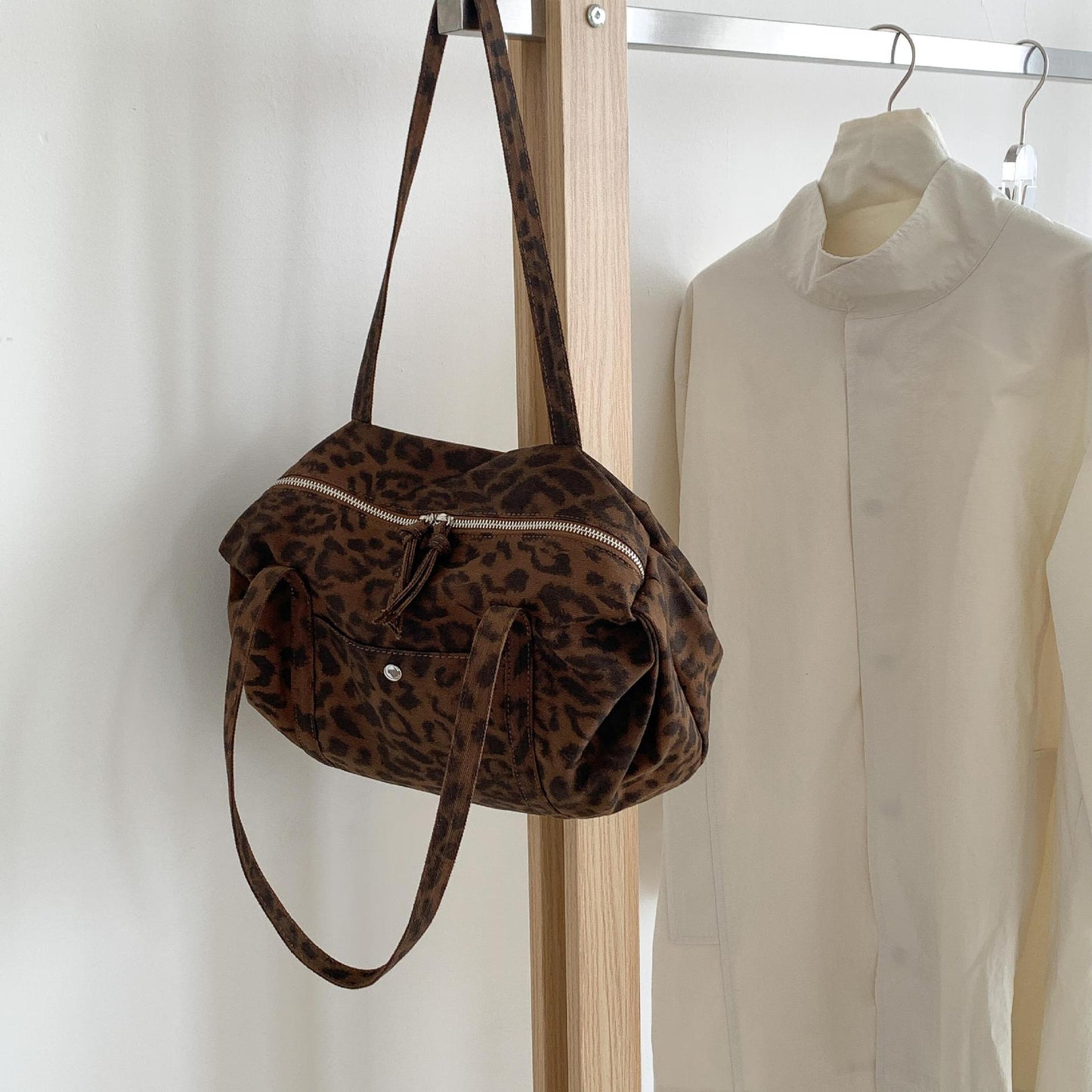 Women's Wild Leopard Print Retro Trendy Niche Underarm High Women's Shoulder Bag