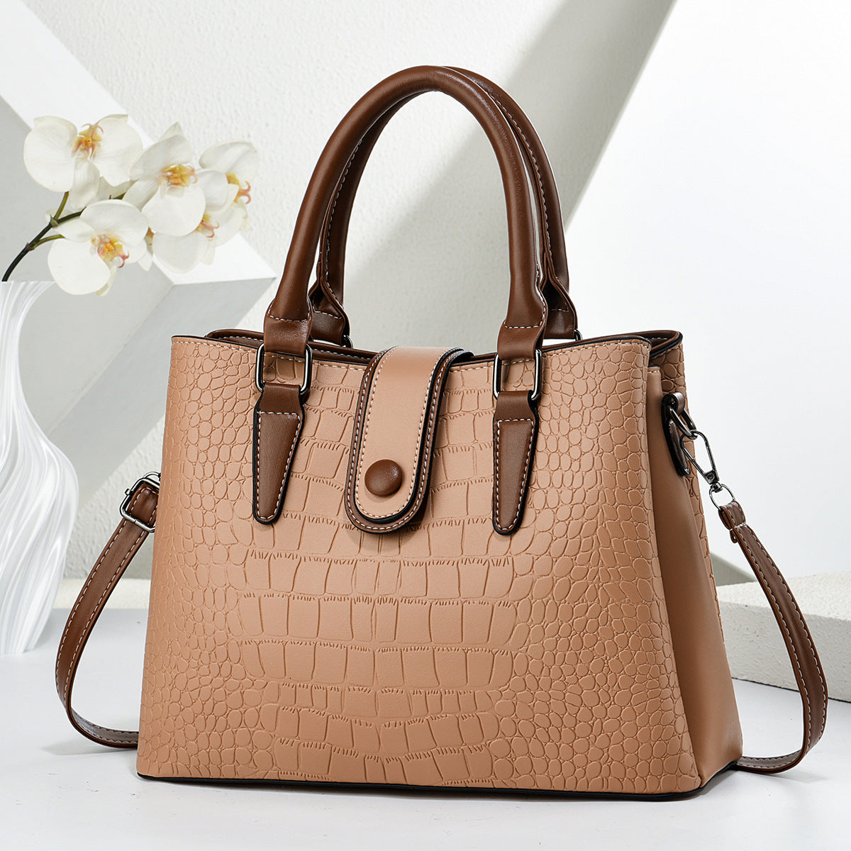 Women's Fashionable Winter Large Capacity Fashion Women's Handbag