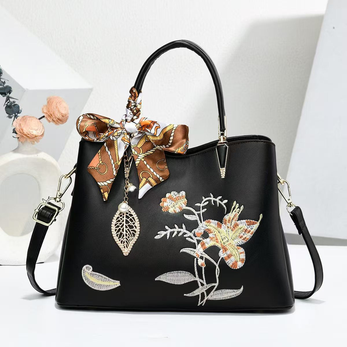 Women's Embroidered Fashion Large Capacity Mother's Women's Handbag