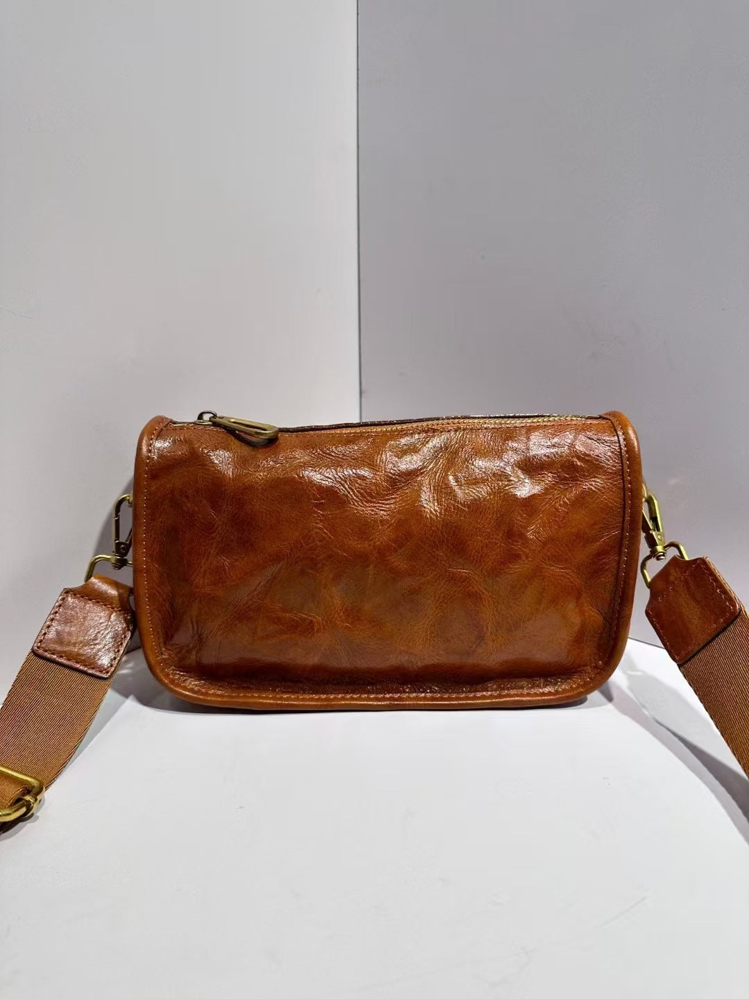 Women's Genuine Leather Saddle Wide Strap Retro Women's Messenger Bag