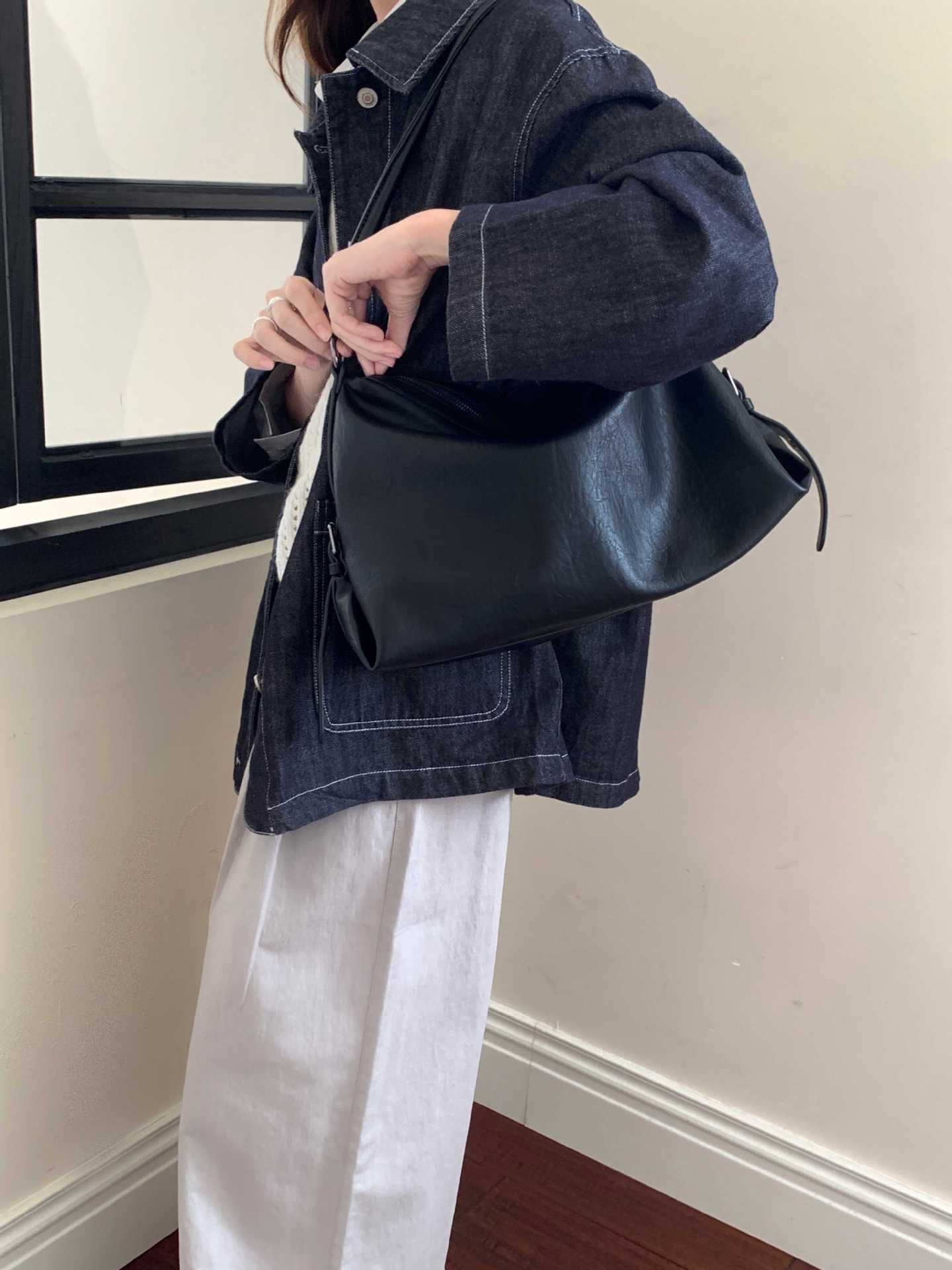 Women's Korean Style Retro Affordable Luxury Loose Tote Bags