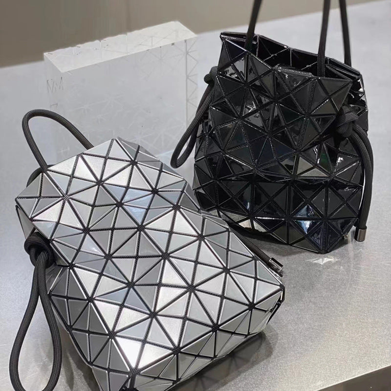 Women's Drawstring Double Stitching Glossy Diamond Plaid Bags