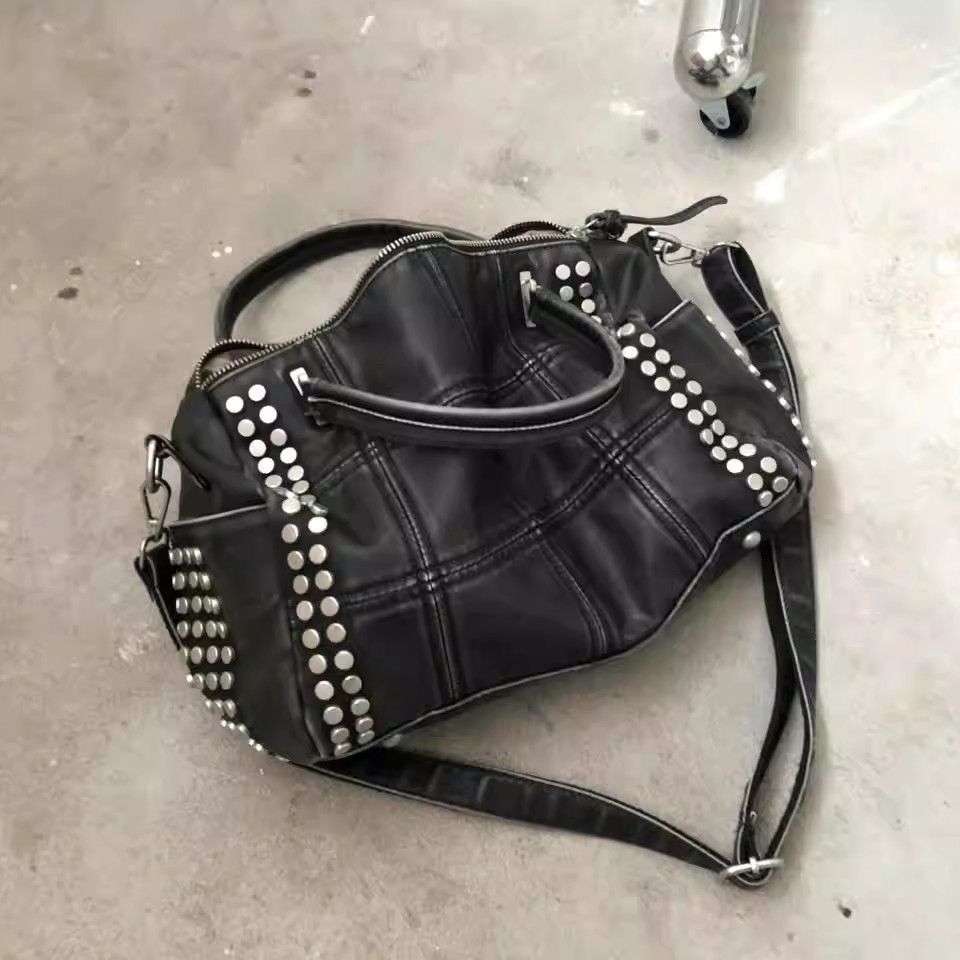 Women's Korean Style Large Capacity Rivet Pillow Portable Women's Shoulder Bag