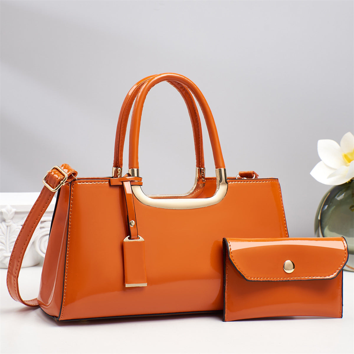 Women's Large Capacity Textured Bright Leather Light Women's Handbag