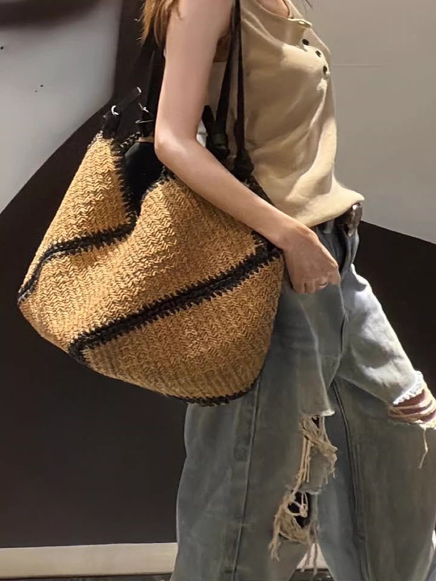Women's Vacation Style Handmade Straw Woven Large Capacity Seaside Women's Messenger Bag
