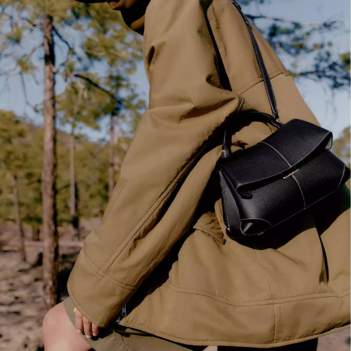 Women's Smile Niche Cattle Leather Portable Commuter Bags