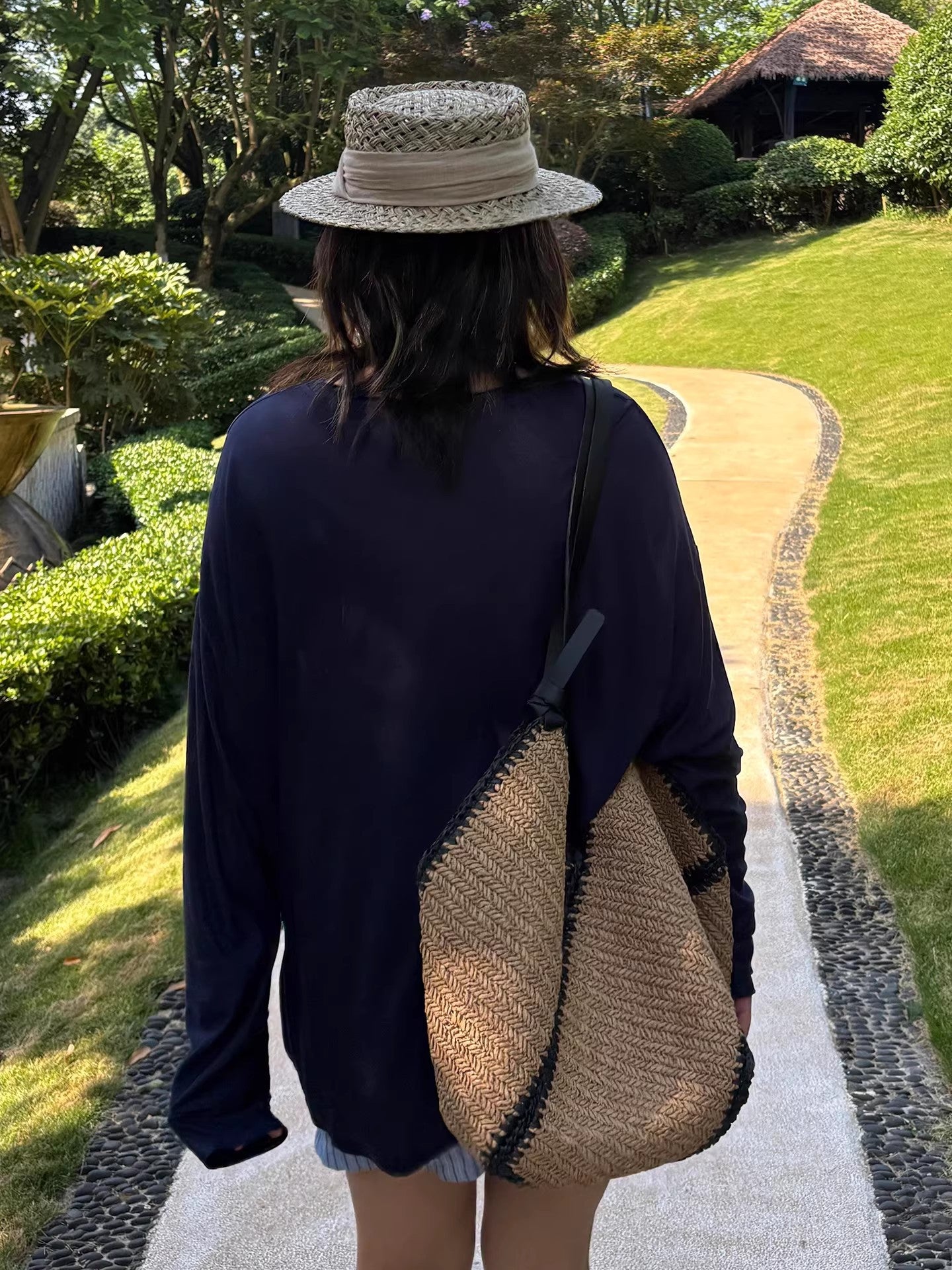 Women's Vacation Style Handmade Straw Woven Large Capacity Seaside Women's Messenger Bag