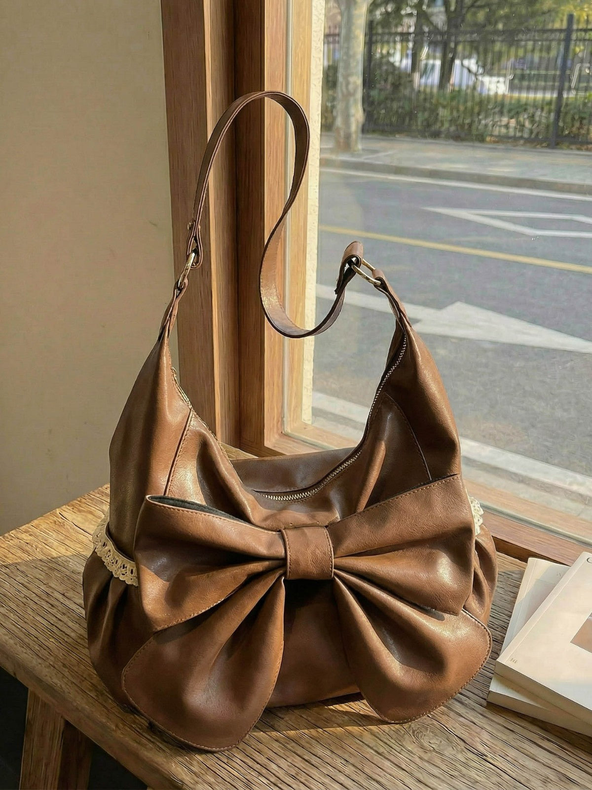 Women's Large Capacity Commuter High-grade Soft Leather Bow Women's Shoulder Bag