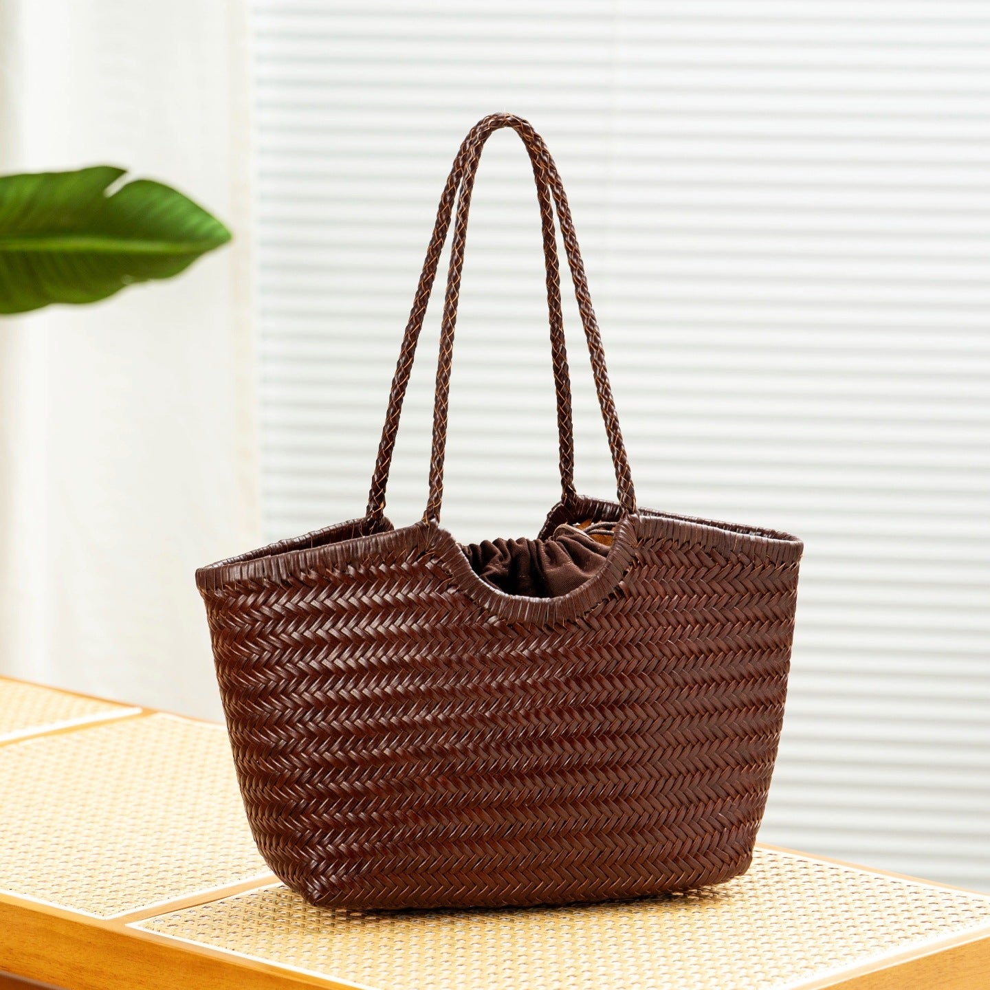 Women's Retro Woven Authentic Leather Weave Vegetable Women's Handbag