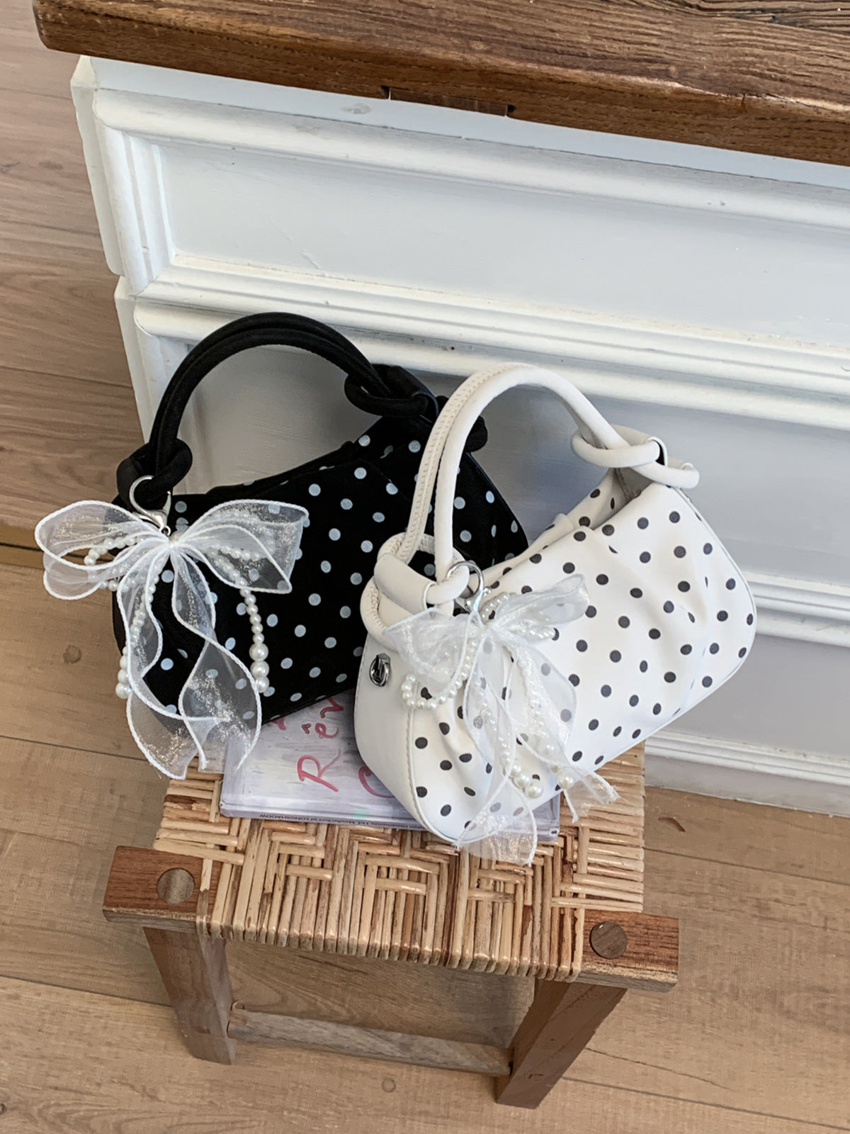 Women's Super Popular Niche Polka Dot Fashion Exquisite Mini Women's Messenger Bag