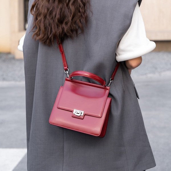 Women's Retro Stylish Good Texture Daily Outing Hand Handbags
