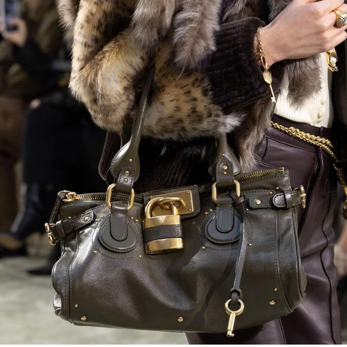 Retro Distressed Chloe Paddington Motorcycle Portable Underarm Decorative Bags