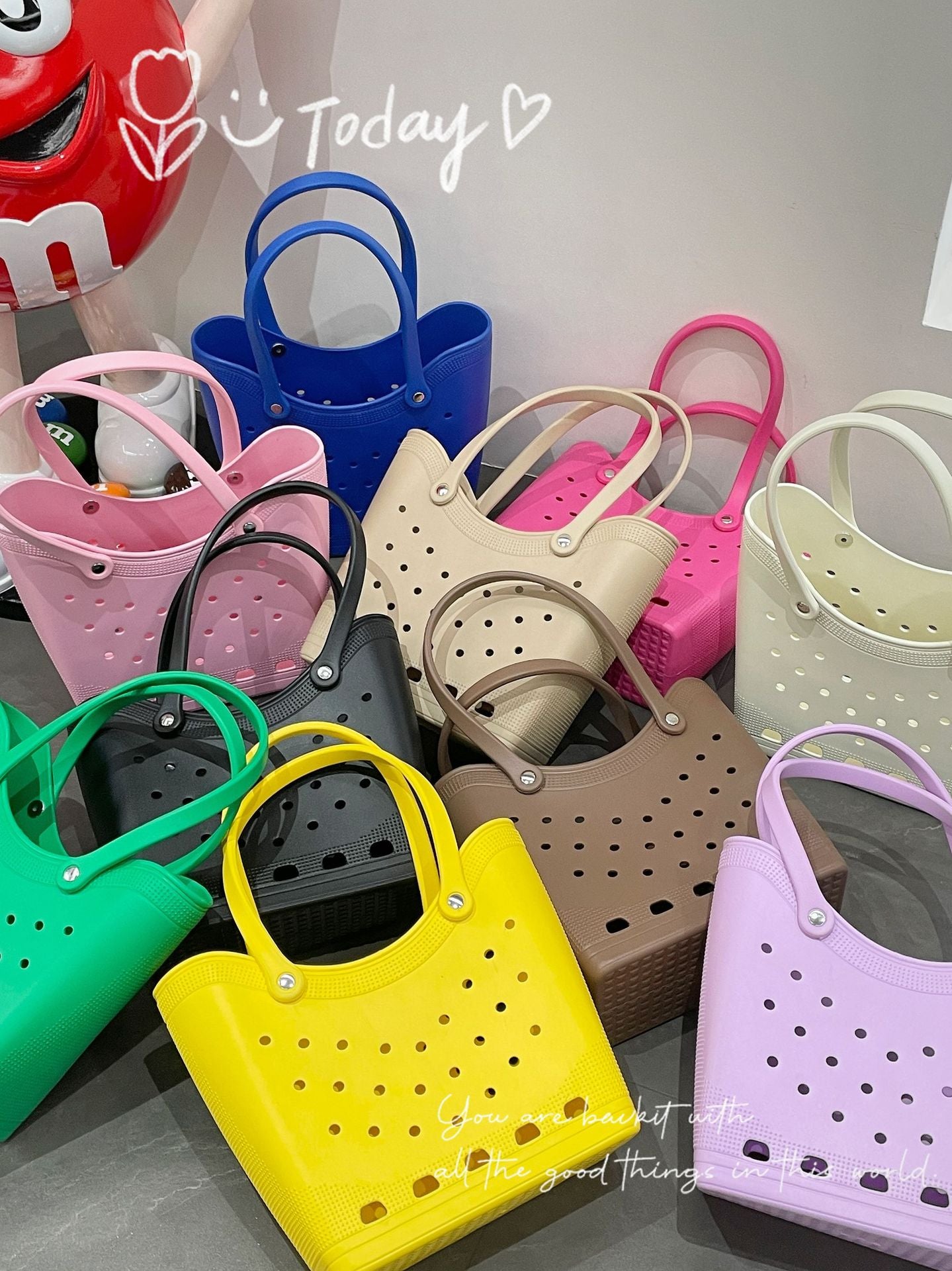 Hole Fashion Seaside Out Large Capacity Women's Handbag