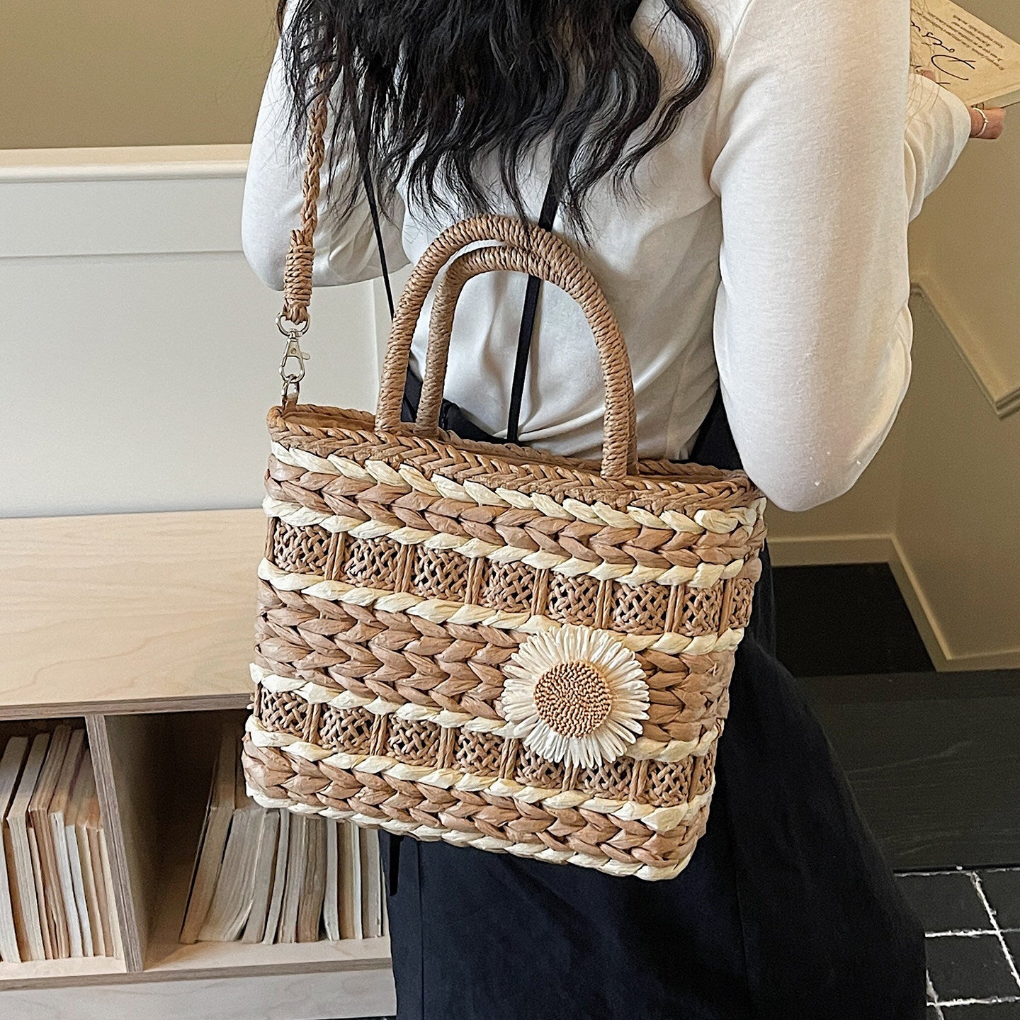 Women's Hand-woven Holiday Straw Large Capacity Vegetable Women's Messenger Bag
