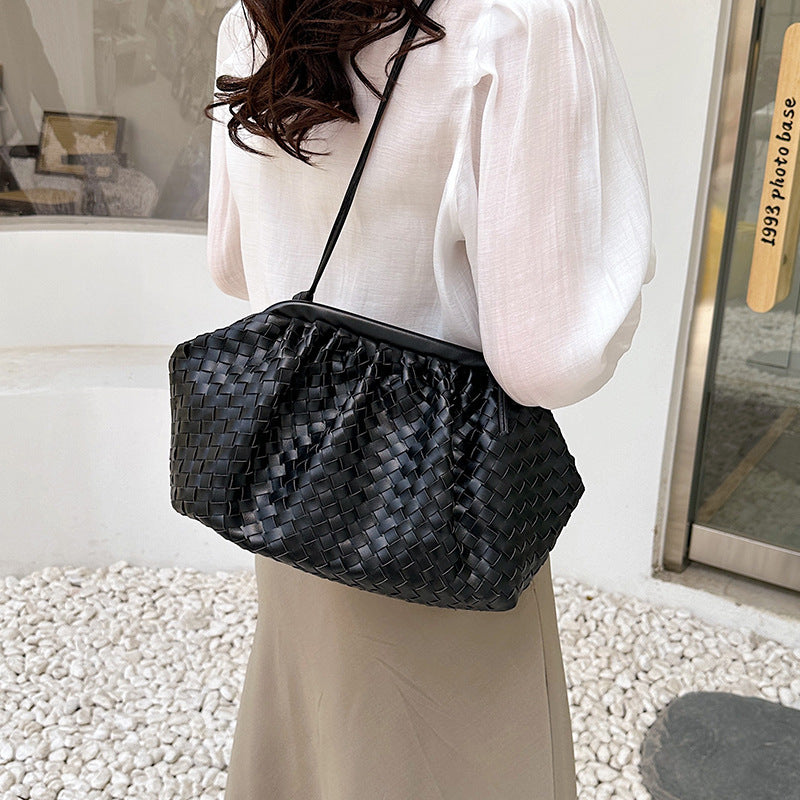 Women's Stylish Textured Woven Spring Personalized Clip Shoulder Bags