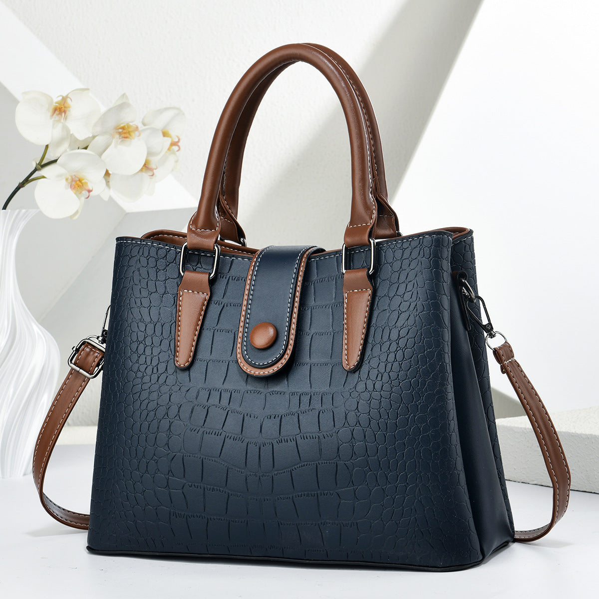 Women's Fashionable Winter Large Capacity Fashion Women's Handbag