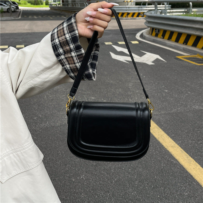 Women's High-grade Saddle Leisure Commute Flip Design Women's Messenger Bag