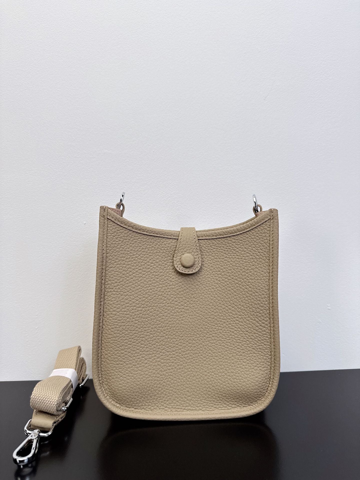 Women's Advanced Texture First Layer Cowhide Hollow Lychee Women's Messenger Bag