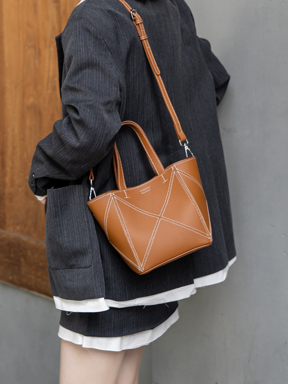 Women's First Layer Cowhide Vegetable Basket Leisure Women's Messenger Bag