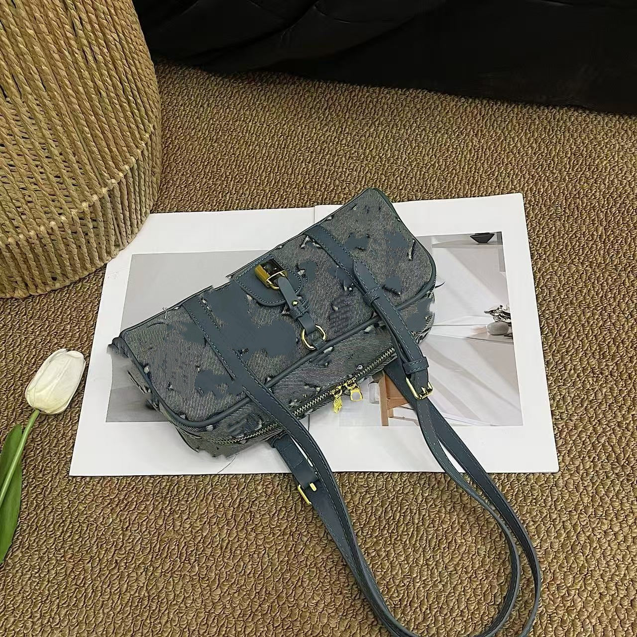 Women's Luxury Presbyopic Fashion High Sense Classic Style Women's Shoulder Bag