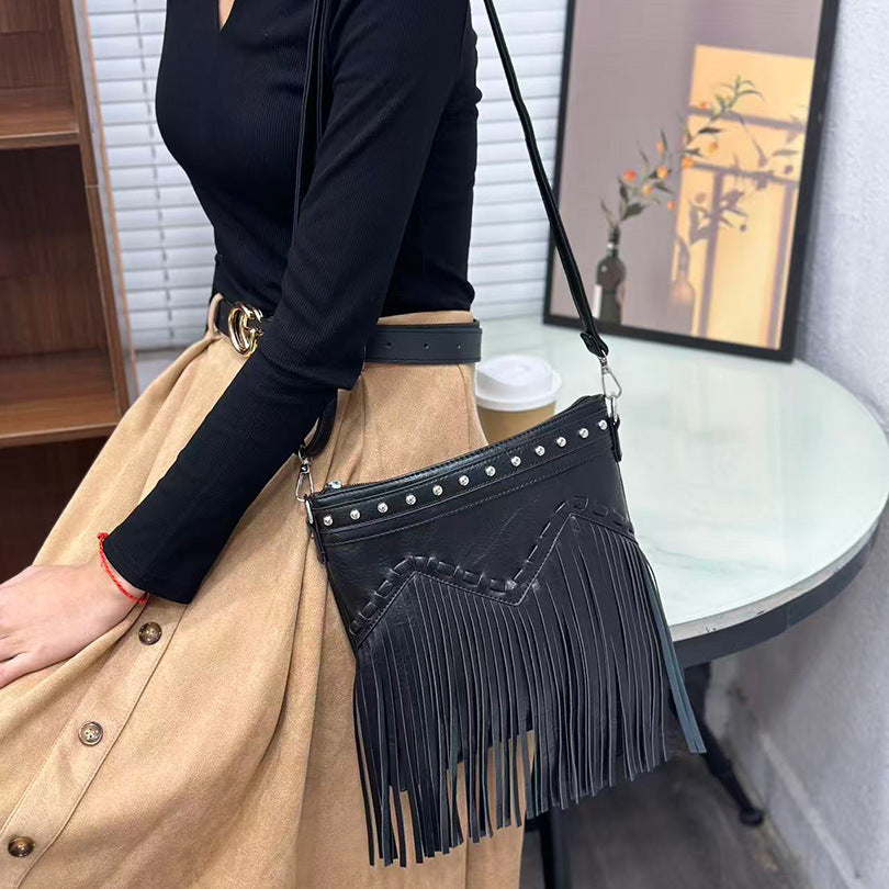 Pretty Women's Fashion Rivet Tassel Trend Women's Messenger Bag