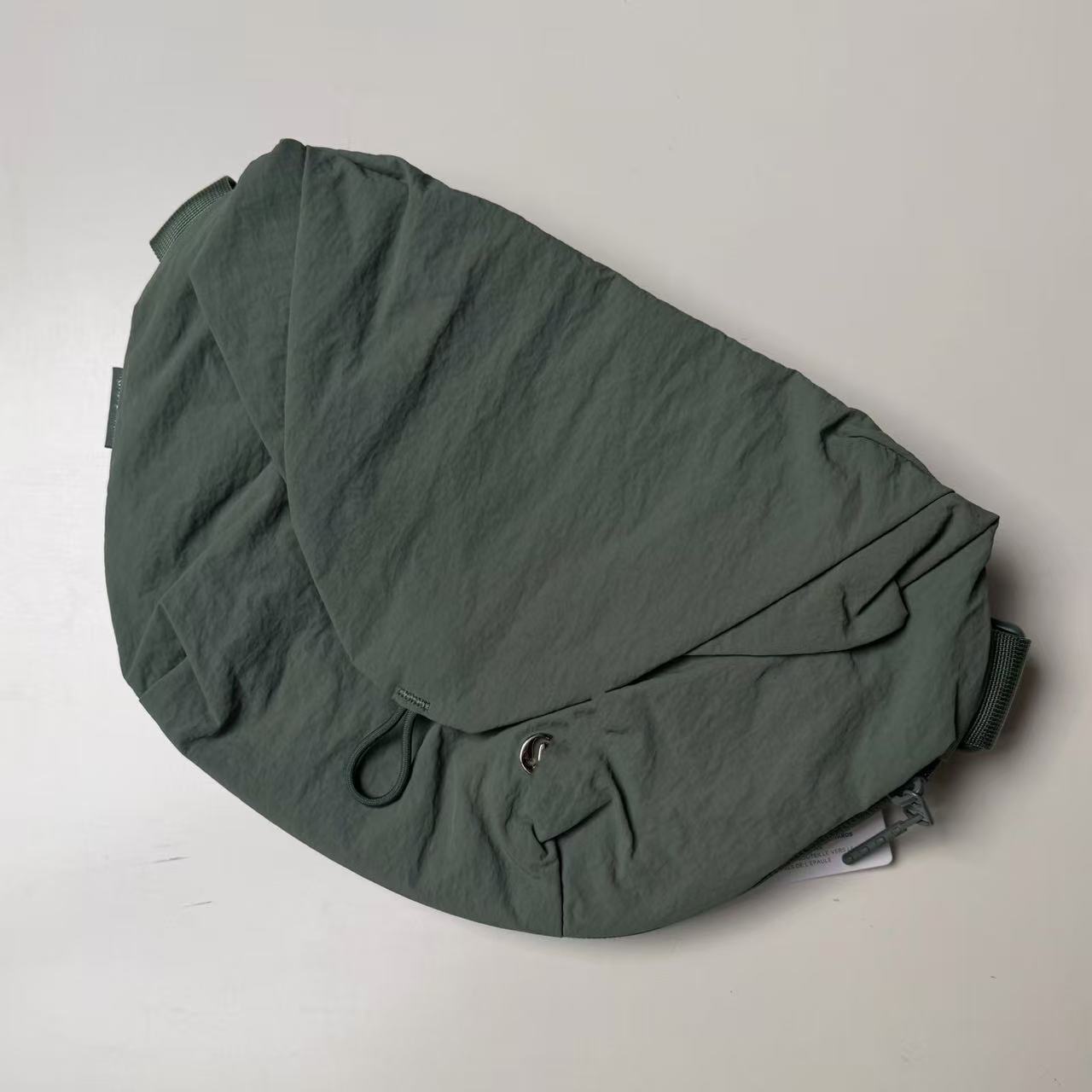 Magnetic Eucalyptus Gray Second-hand Basic Capacity Bags