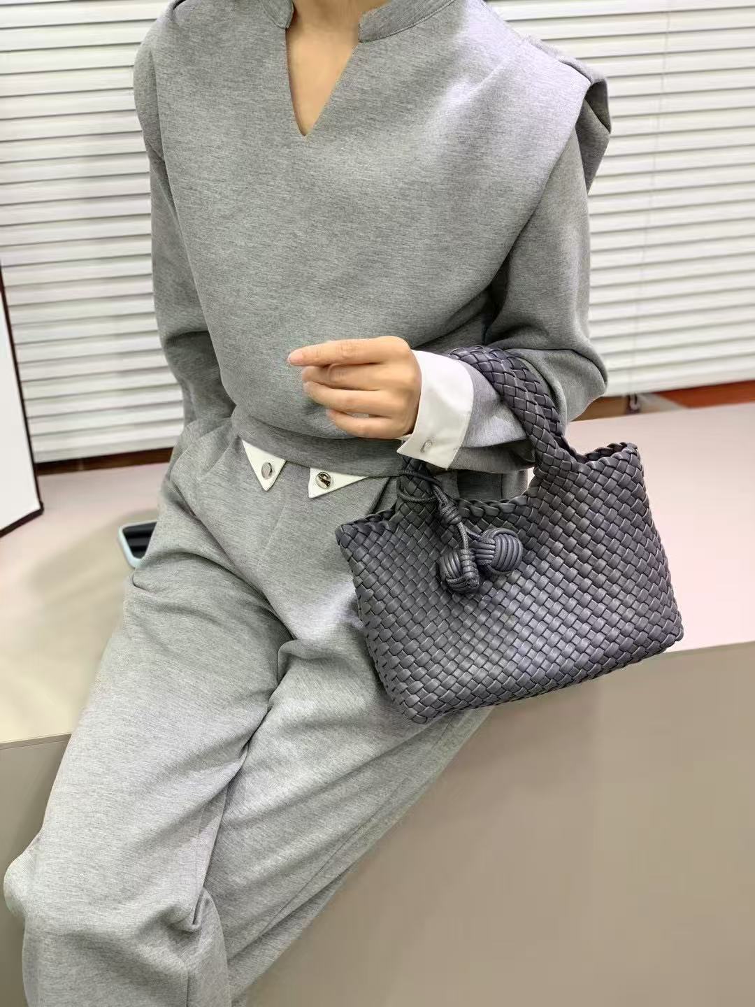 Women's Handmade Soft Leather Woven Unique Design Fashionable Women's Handbag