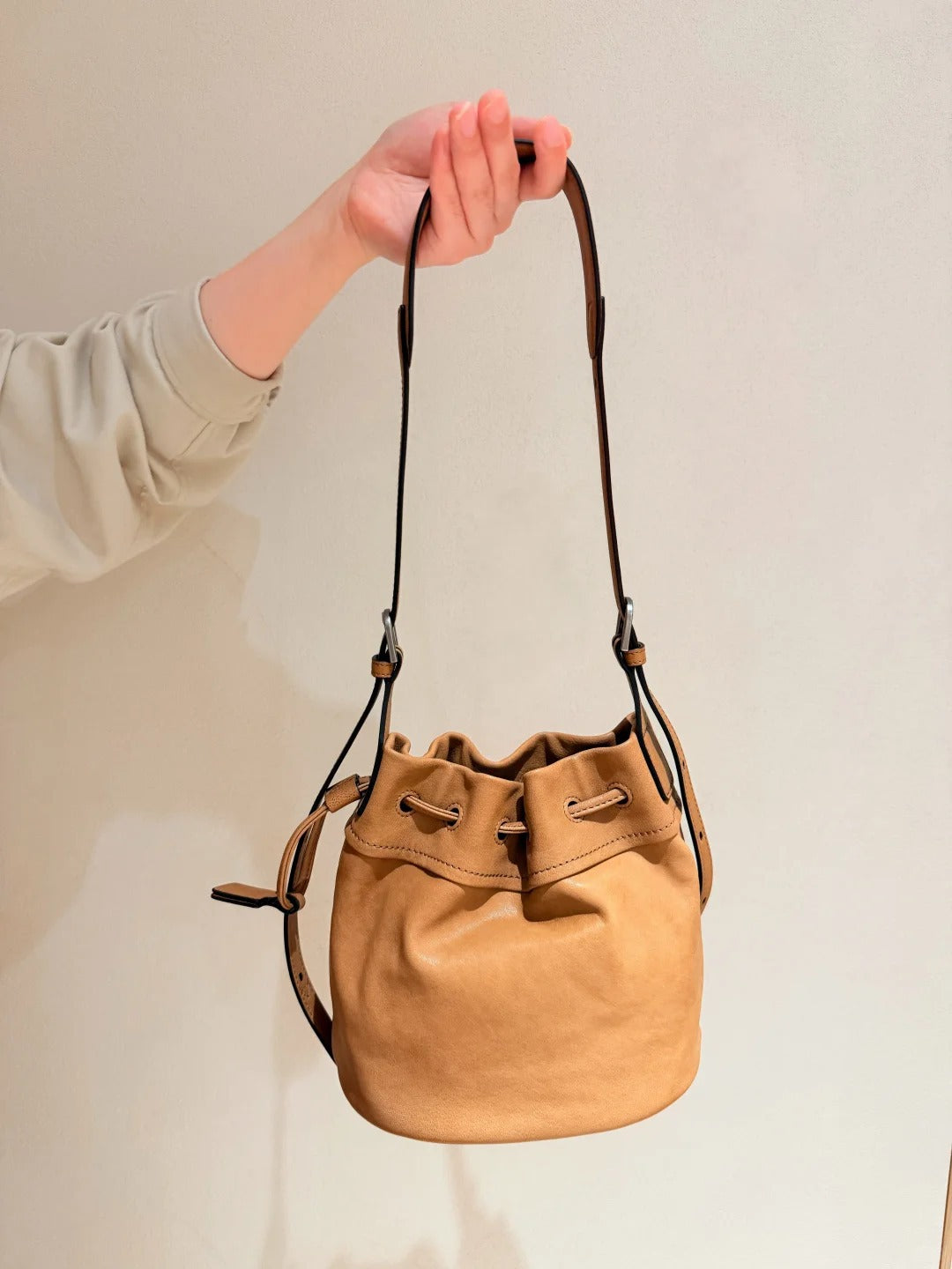 Charming Women's Niche Drawstring Commute Pouch Women's Messenger Bag