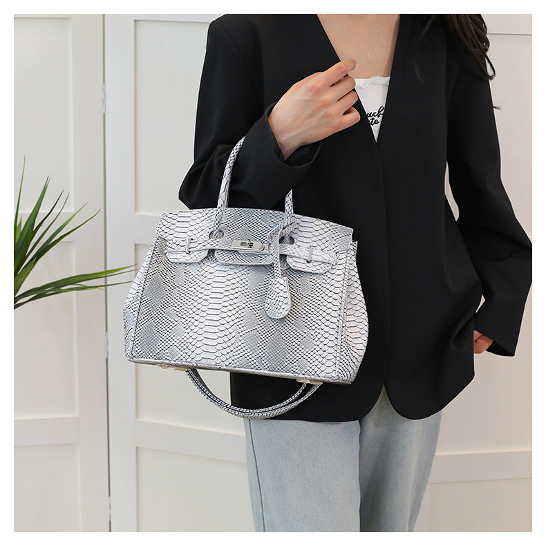 Women's Fashion Platinum Large Capacity Simple Commute Women's Messenger Bag