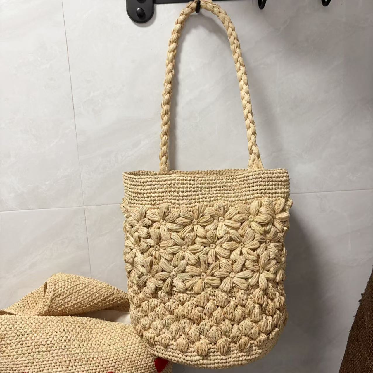 Women's French Style Vacation Raffia Hand-woven Flower Seaside Women's Shoulder Bag