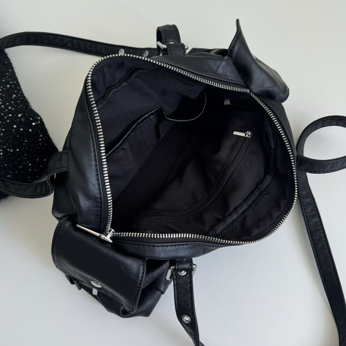 Women's Niche Motorcycle Rivet Design Bowling Underarm Women's Shoulder Bag