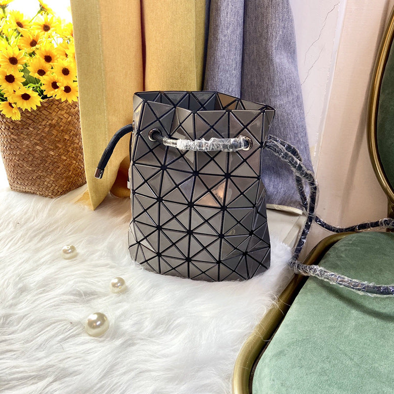 Women's Drawstring Double Stitching Glossy Diamond Plaid Bags