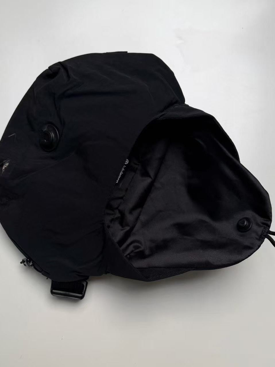 Magnetic Eucalyptus Gray Second-hand Basic Capacity Bags