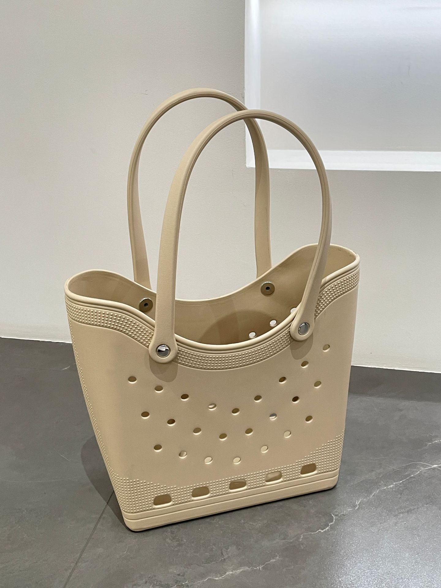 Hole Fashion Seaside Out Large Capacity Women's Handbag