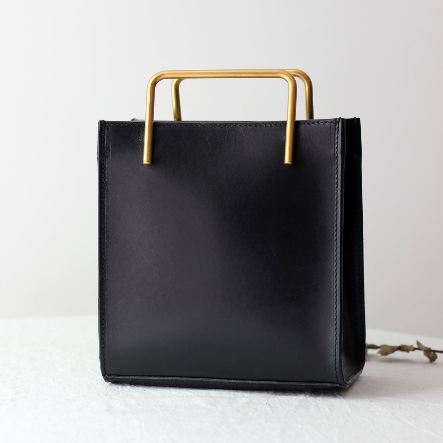 Women's Layer Vegetable Tanning Leather Retro Artistic Niche High Sense Simple Women's Messenger Bag