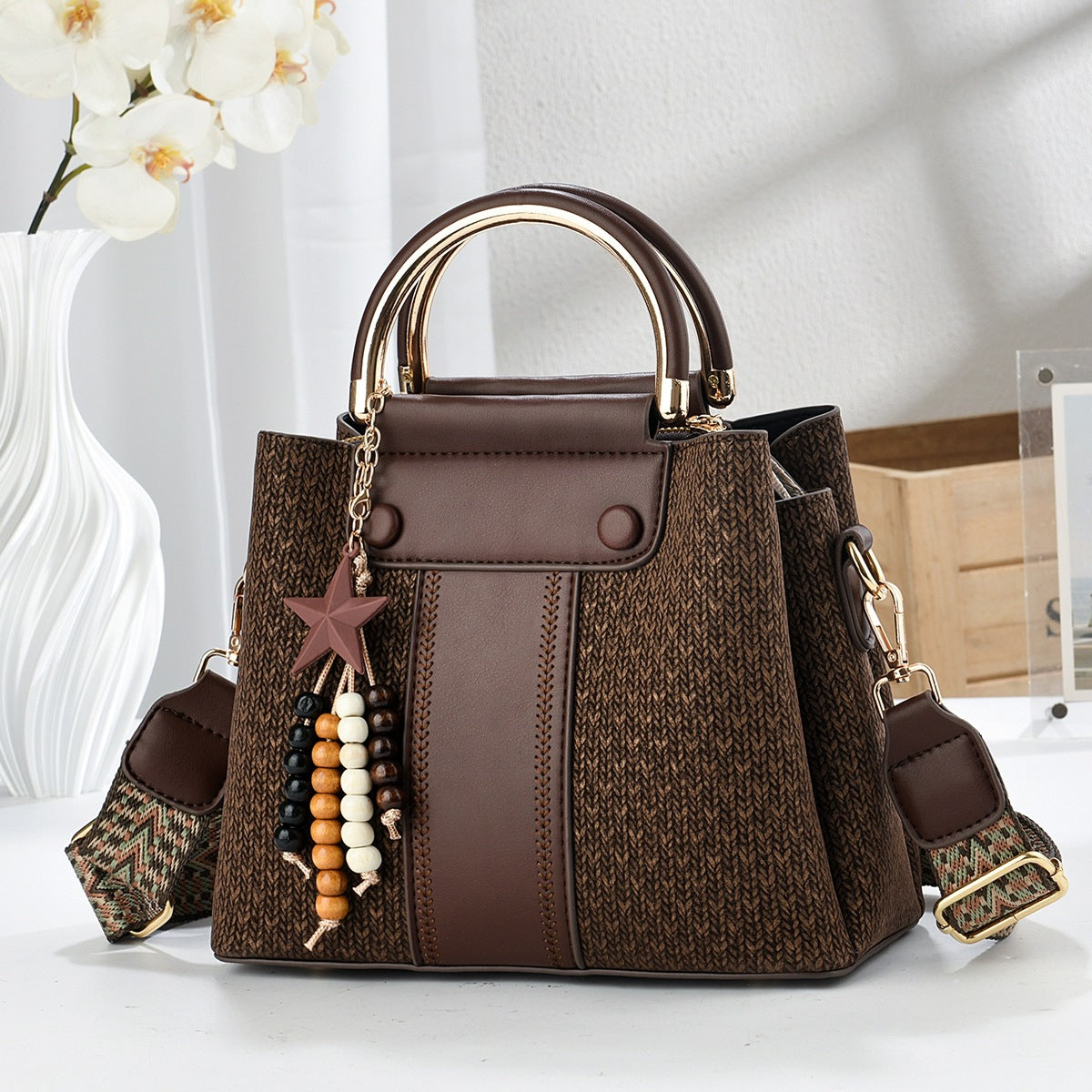 Glamorous Women's Large Capacity Simple Stylish Women's Messenger Bag