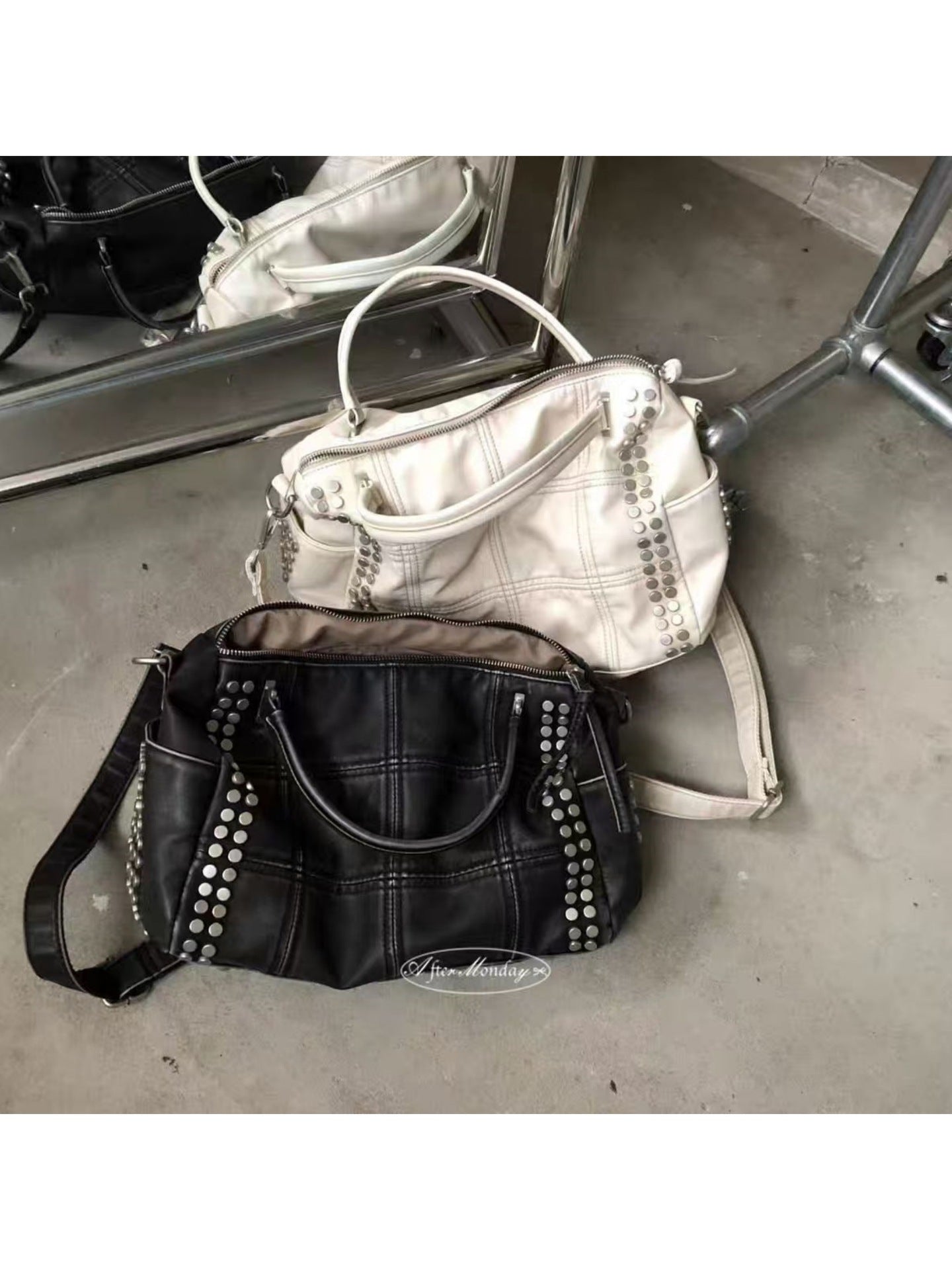 Women's Korean Style Large Capacity Rivet Pillow Portable Women's Shoulder Bag